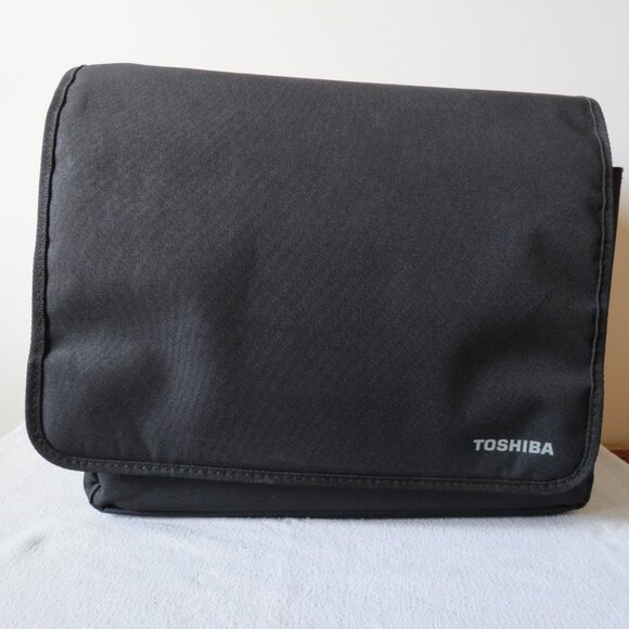 Toshiba TDP-EX20 Video Projector Texas Instruments DLP w/ Padded Carrying Case - Picture 4 of 11